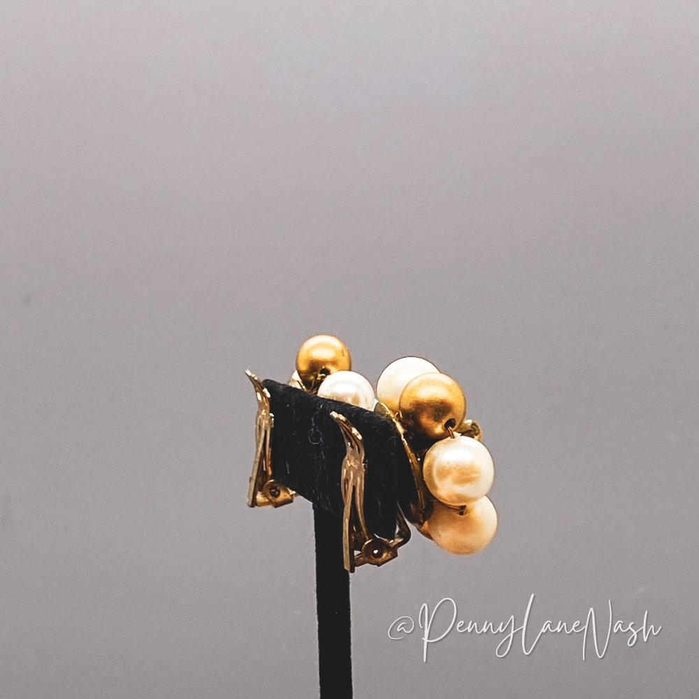 Vintage White & Blue Pearl Cluster Flower Stud Earrings - Picture 3 of 6